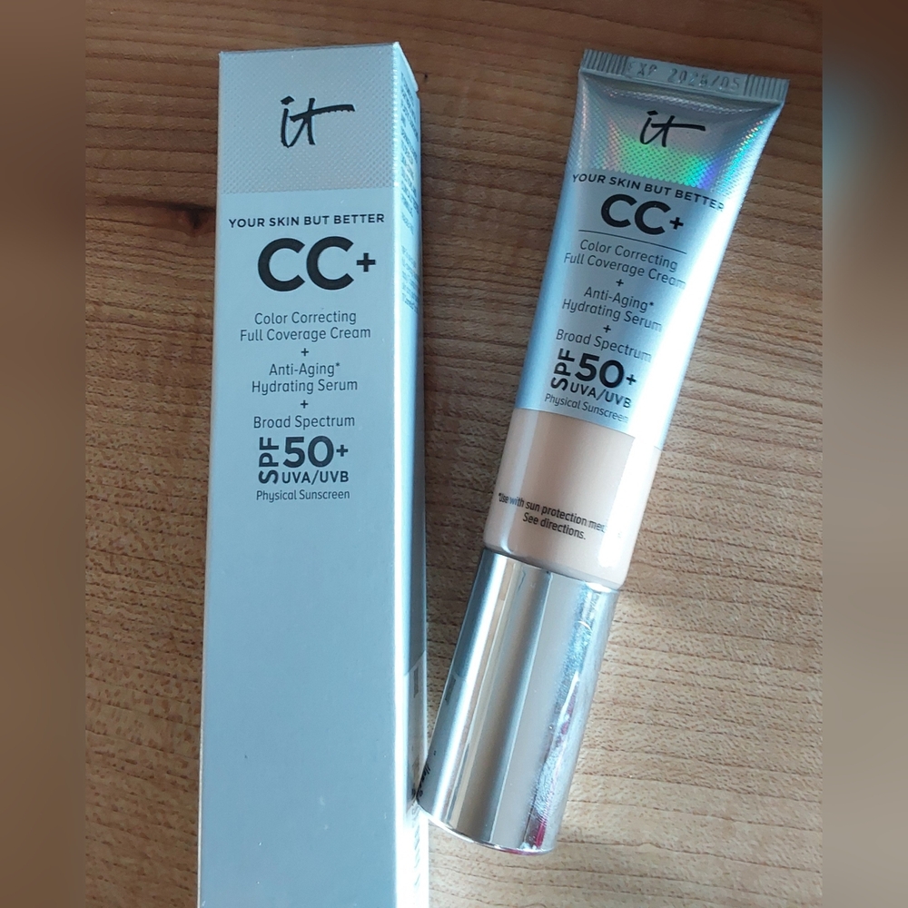 NIB..it CC+COLOR CORRECTING FOUNDATION MED TAN